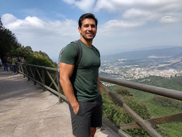 Fit man in a casual tourist photo at a scenic overlook